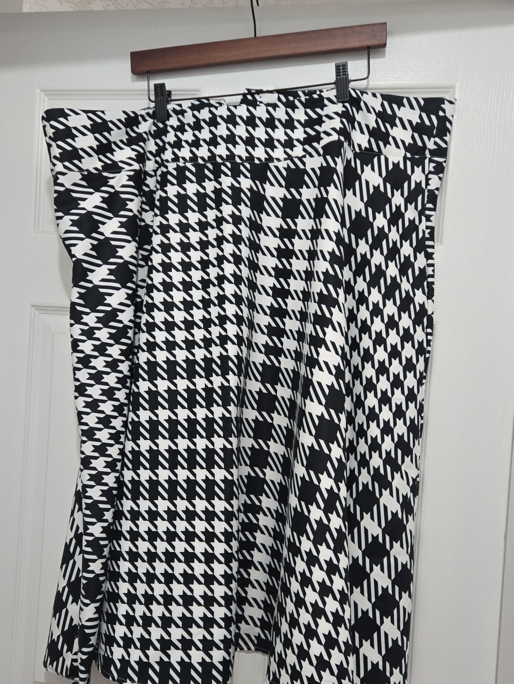 NWT Unique Vintage Black & White Circle Skirt